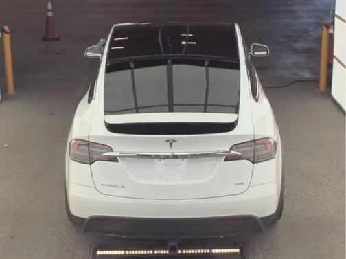Pearl White Multi-Coat 2018 Tesla Model X 75D