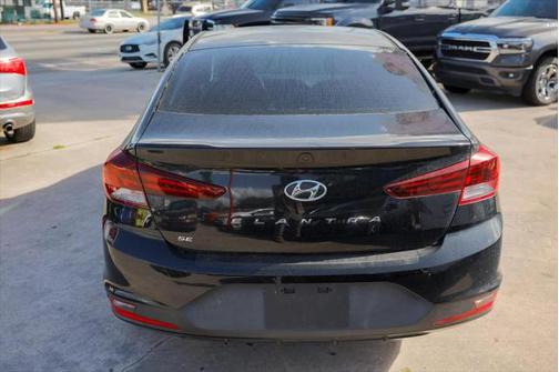 2019 Hyundai ELANTRA SE