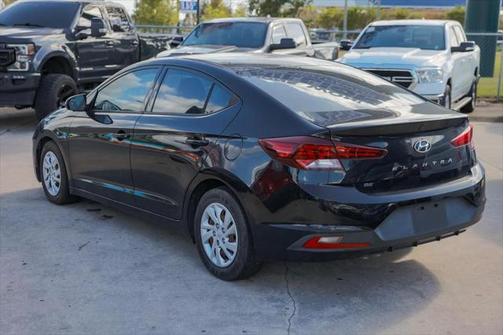 2019 Hyundai ELANTRA SE
