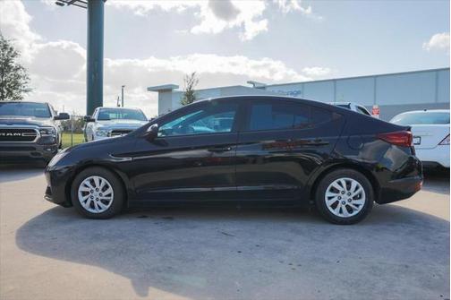 2019 Hyundai ELANTRA SE