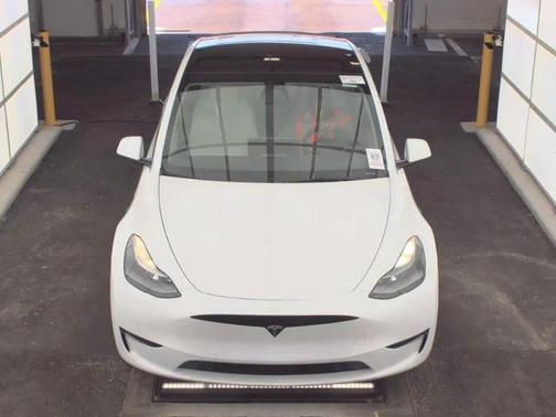 Pearl White Multi-Coat 2022 Tesla Model Y Performance Dual Motor All-Wheel Drive