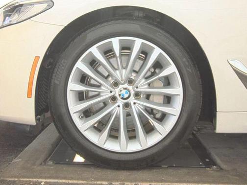 Alpine White 2021 BMW 530 xDrive