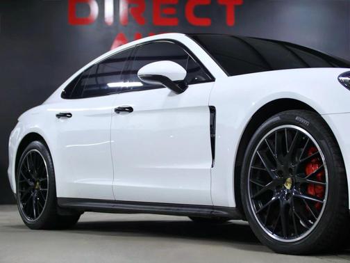 2017 Porsche Panamera 4