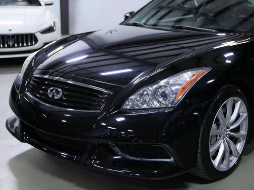 2010 INFINITI G37 Sport