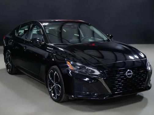2023 Nissan Altima SR FWD