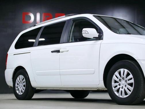 2012 Kia Sedona LX