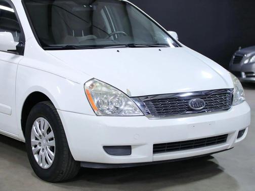 2012 Kia Sedona LX