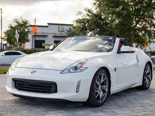 Pearl White 2013 Nissan 370Z Touring