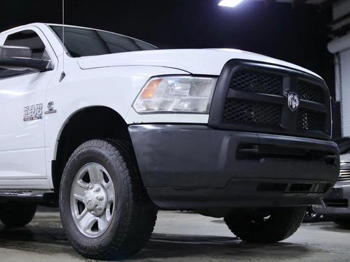 2017 RAM 2500 Tradesman Crew Cab 4x4 8' Box