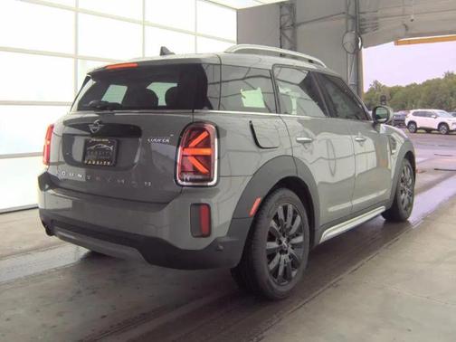 Moonwalk Grey Metallic 2023 MINI Countryman Cooper