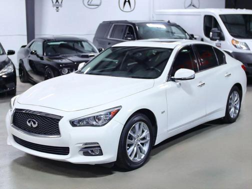 2017 INFINITI Q50 Base