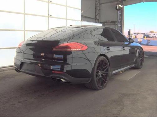 2015 Porsche Panamera 4