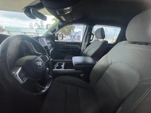 Diamond Black Crystal Pearlcoat 2019 RAM 1500 Big Horn