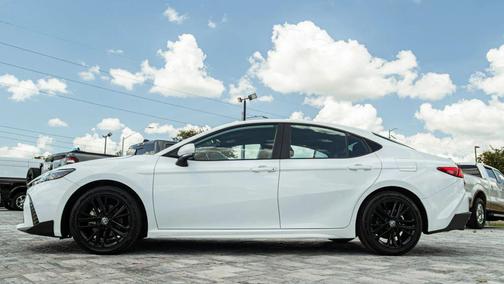 Ice Cap 2025 Toyota Camry SE