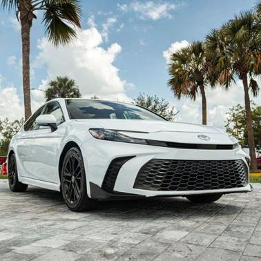 Ice Cap 2025 Toyota Camry SE