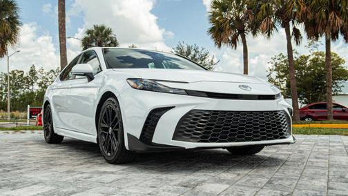Ice Cap 2025 Toyota Camry SE