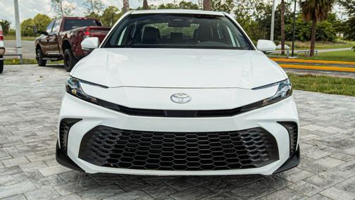 Ice Cap 2025 Toyota Camry SE