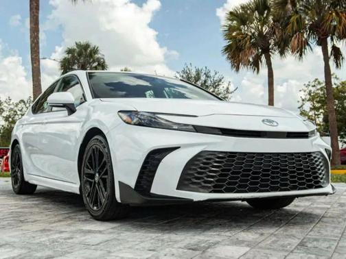 Ice Cap 2025 Toyota Camry SE