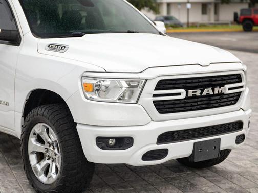 Bright White Clearcoat 2019 RAM 1500 Big Horn