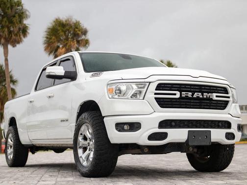 Bright White Clearcoat 2019 RAM 1500 Big Horn