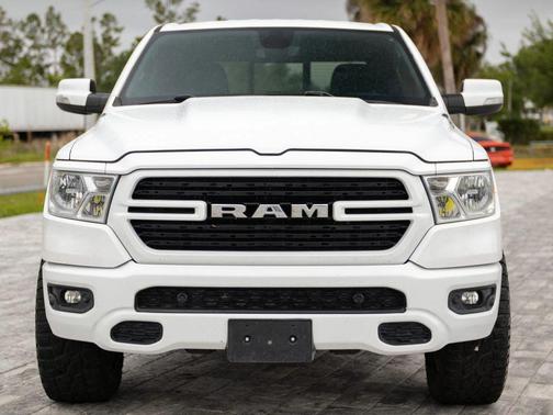 Bright White Clearcoat 2019 RAM 1500 Big Horn