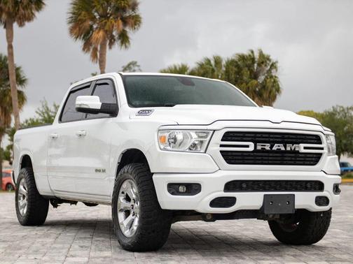 Bright White Clearcoat 2019 RAM 1500 Big Horn