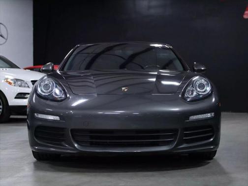 2015 Porsche Panamera 4
