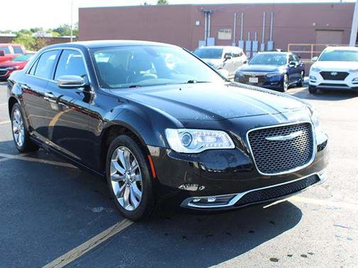Gloss Black 2018 Chrysler 300 Limited