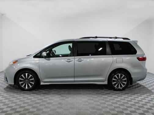 2020 Toyota Sienna LE
