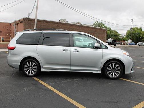 2020 Toyota Sienna LE