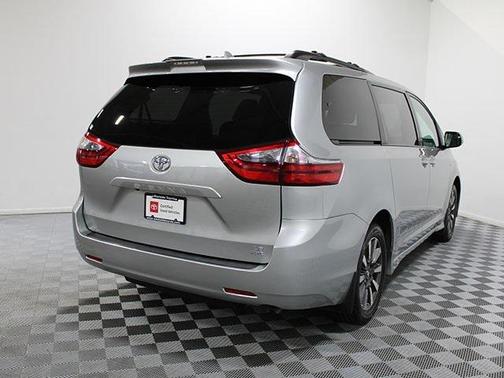 2020 Toyota Sienna LE