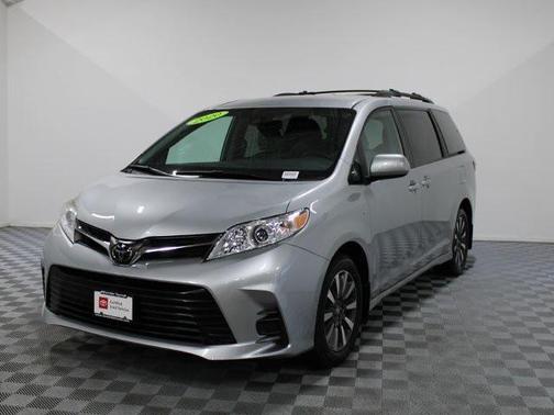 2020 Toyota Sienna LE