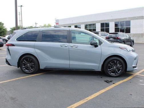 2024 Toyota Sienna XSE 7 Passenger