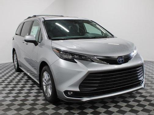 2025 Toyota Sienna XLE 7 Passenger