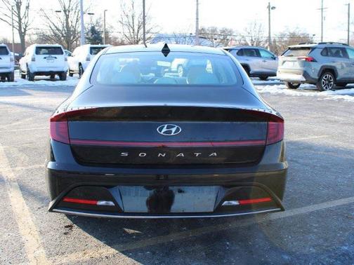 2022 Hyundai SONATA SE