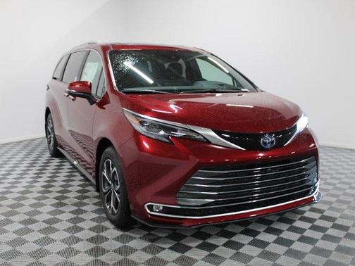 2025 Toyota Sienna Platinum 7 Passenger
