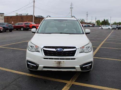 Crystal White 2017 Subaru Forester 2.5i Premium