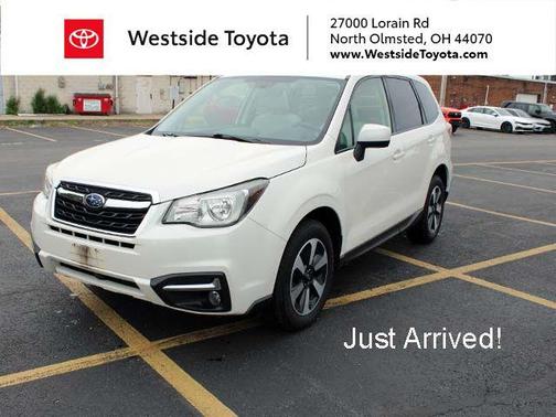 Crystal White 2017 Subaru Forester 2.5i Premium