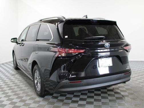 2022 Toyota Sienna XLE 7 Passenger