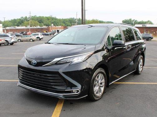 2022 Toyota Sienna XLE 7 Passenger