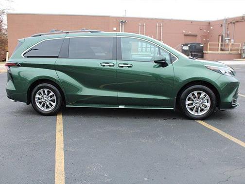 2025 Toyota Sienna XLE