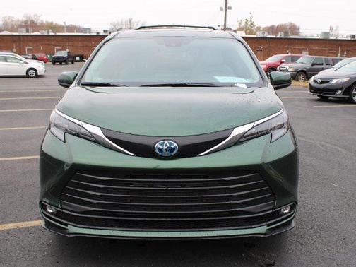 2025 Toyota Sienna XLE