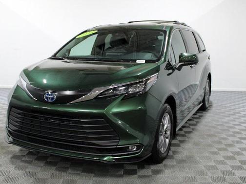 2025 Toyota Sienna XLE