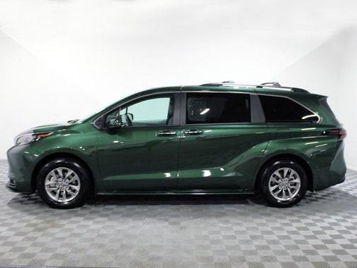 2025 Toyota Sienna XLE
