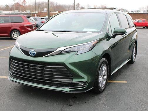 2025 Toyota Sienna XLE