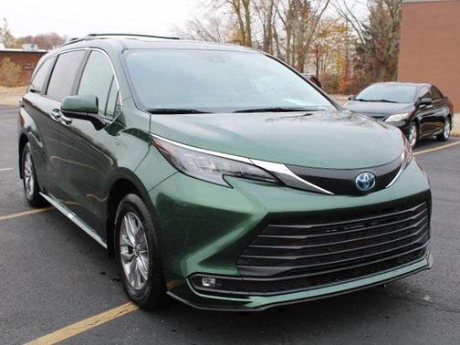 2025 Toyota Sienna XLE