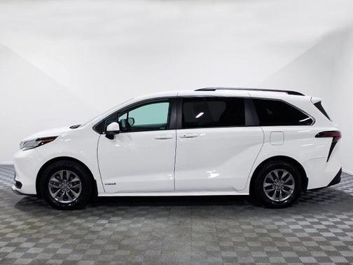 2021 Toyota Sienna LE