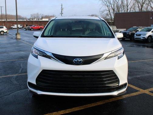 2021 Toyota Sienna LE