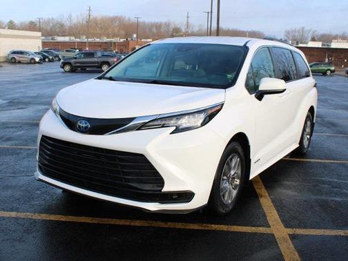 2021 Toyota Sienna LE