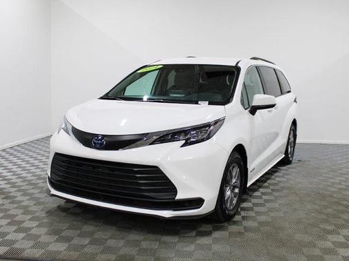 2021 Toyota Sienna LE